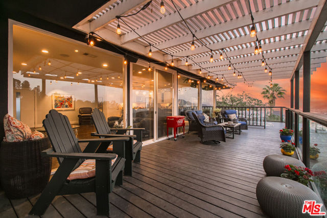 3200 Wrightwood Drive, Studio City CA: https://media.crmls.org/mediaz/499dc55d-9611-4777-b2c0-bf5c9cecec3f.jpg