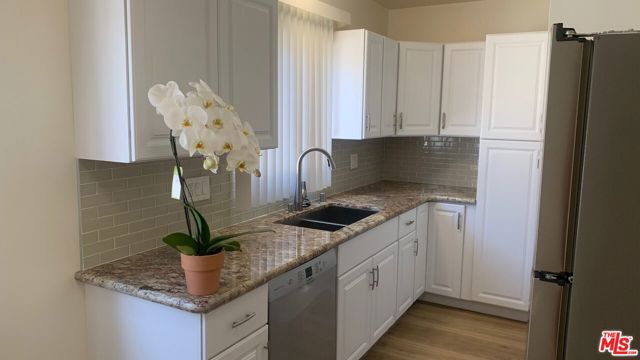 21110 Wood Avenue, Torrance CA: https://media.crmls.org/mediaz/499dd5c1-d9e4-4e27-99d3-9051ea69ea34.jpg