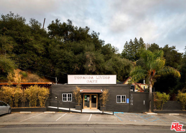1771 Arteique Road, Topanga CA: https://media.crmls.org/mediaz/499dfbb3-f1f1-4014-9ee8-42150c0234ea.jpg