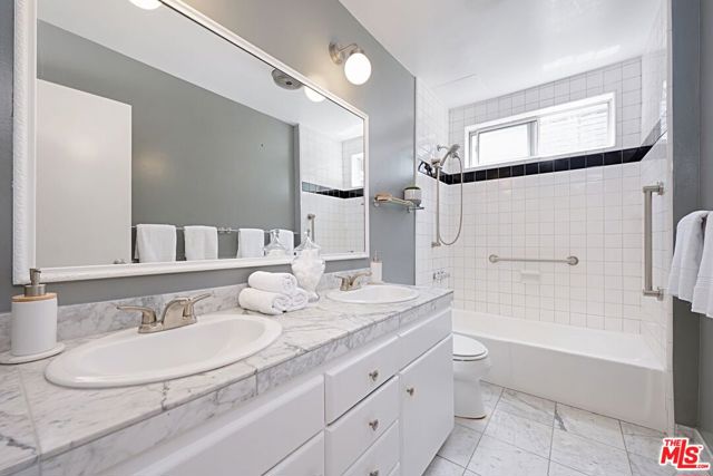 832 Euclid Street, Santa Monica CA: https://media.crmls.org/mediaz/499e09a8-504a-49d1-8953-0700317ef1c0.jpg