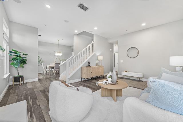 4165 Cortina Ct, Pleasanton CA: https://media.crmls.org/mediaz/499e306d-13f5-4623-9222-f873bfc848b1.jpg