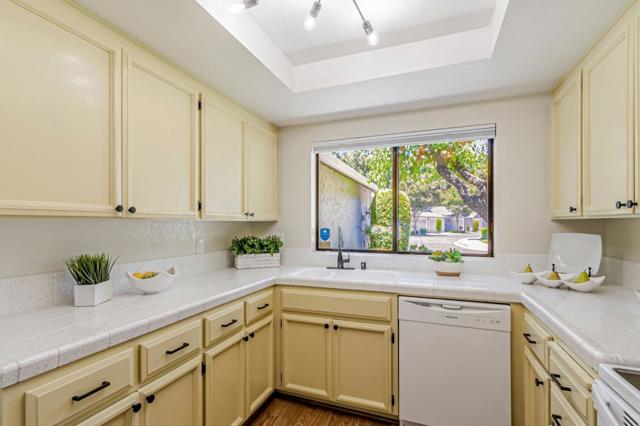 4942 Red Creek Drive, San Jose CA: https://media.crmls.org/mediaz/499e67b6-185f-445c-a81e-da2b94d8a46a.jpg