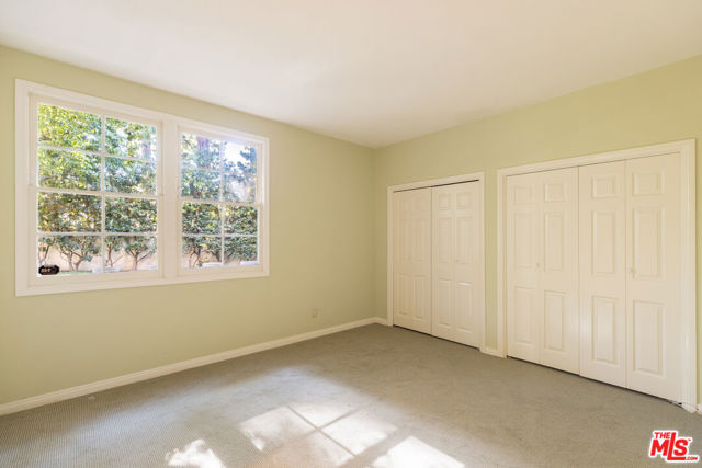 12386 Ridge Circle, Los Angeles CA: https://media.crmls.org/mediaz/499ea553-5d25-4da5-af2a-4ae7774d80d1.jpg