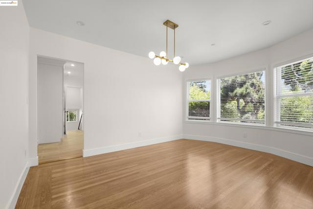 1437 Portland Ave, Albany CA: https://media.crmls.org/mediaz/499ebb58-5f4b-4f5f-82fa-6f4e4221ff9b.jpg