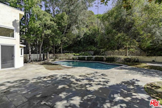 2250 Betty Lane, Beverly Hills CA: https://media.crmls.org/mediaz/499ec112-9bd5-4644-bb4c-bbfd01cf348d.jpg