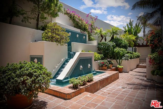 15500 W Sunset Boulevard, Pacific Palisades CA: https://media.crmls.org/mediaz/499f4732-8152-486a-aac0-3afa389dc268.jpg