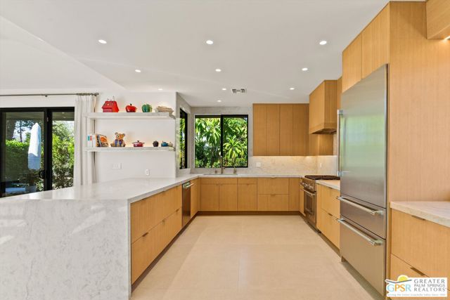 2264 Oakcrest Drive, Palm Springs, CA 92264