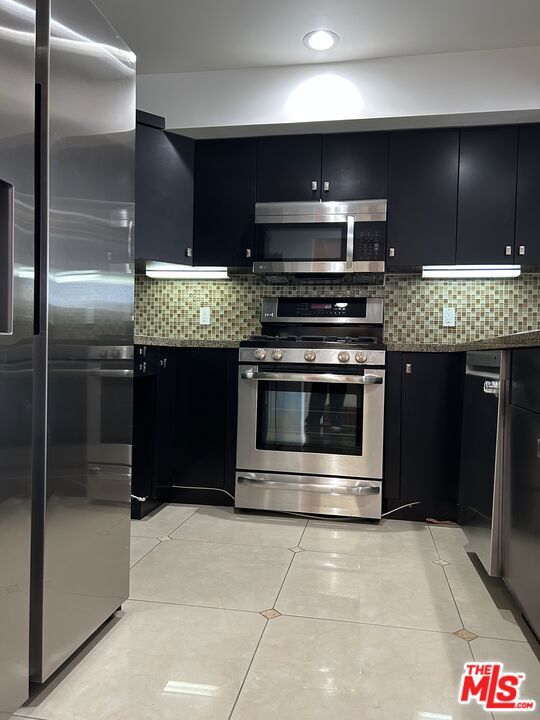 1150 S Oxford Avenue, Los Angeles CA: https://media.crmls.org/mediaz/499fea47-5443-4eef-b9de-8796d1597c5a.jpg