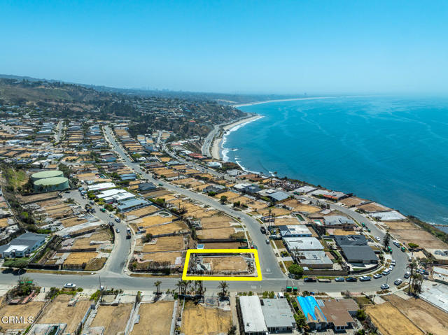 18449 Kingsport Drive, Malibu CA: https://media.crmls.org/mediaz/49a0003b-75b3-4960-b109-529149a540dd.jpg