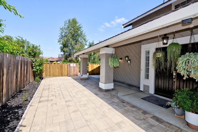 4330 Peregrine Way, Fremont CA: https://media.crmls.org/mediaz/49a07d00-ac46-41f8-8731-7115ef781d0e.jpg