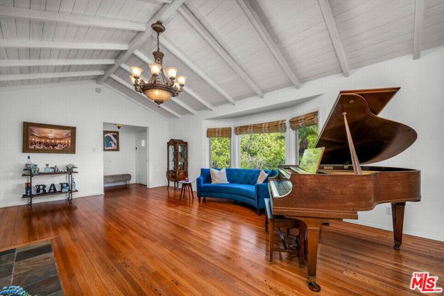 10321 Rochester Avenue, Los Angeles CA: https://media.crmls.org/mediaz/49a09353-68b9-4f59-b320-136859973e6c.jpg