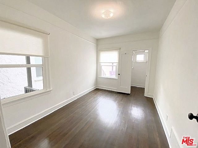 25 Falcon Avenue, Long Beach CA: https://media.crmls.org/mediaz/49a09e4d-fb45-47e7-8ab7-75607f00fb1b.jpg