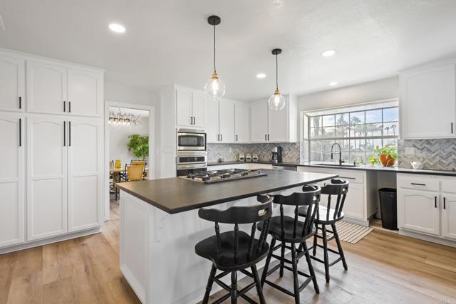 Detail Gallery Image 6 of 61 For 330 Skyline, Vista,  CA 92084 - 5 Beds | 4 Baths