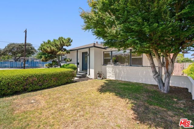 12127 Juniette Street, Culver City CA: https://media.crmls.org/mediaz/49a0ad15-3e8c-4922-b242-ca8838a03b72.jpg
