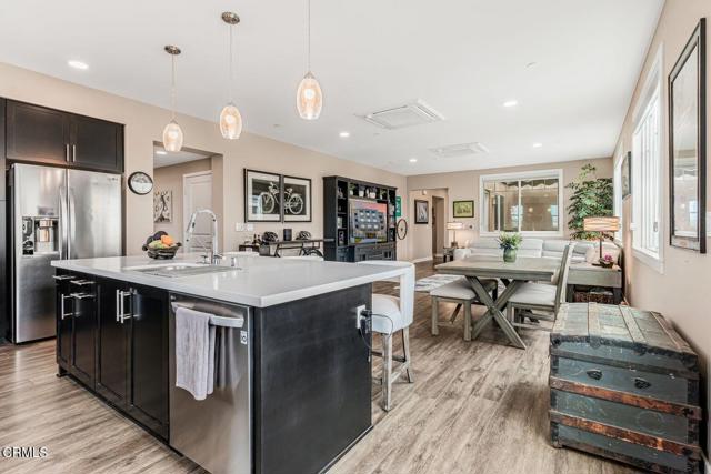 2810 Wagon Wheel Road, Oxnard CA: https://media.crmls.org/mediaz/49a0b82e-15f6-4d96-9242-85c8f5e68419.jpg