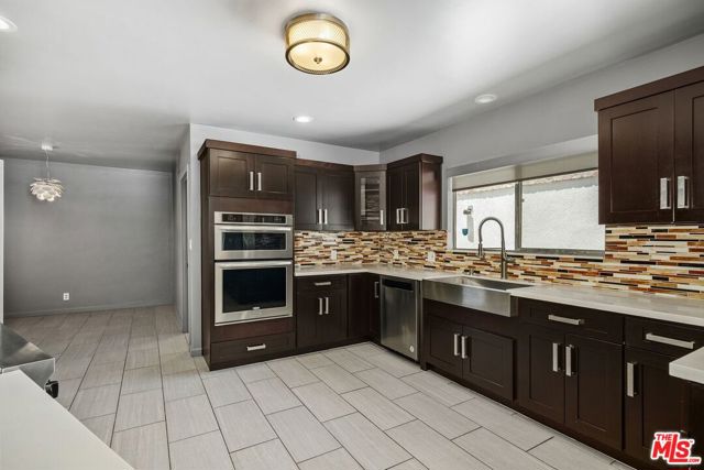 6616 Wooster Avenue, Los Angeles CA: https://media.crmls.org/mediaz/49a0cc56-dc17-4e46-bfec-e9206dca206e.jpg
