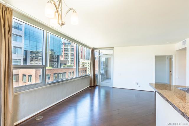 321 10th ave, San Diego CA: https://media.crmls.org/mediaz/49a1eb07-f10b-45d5-a46d-b7b150924a22.jpg