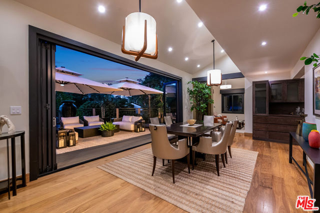 3000 Cornwall Drive, Glendale CA: https://media.crmls.org/mediaz/49a1efd5-fed0-4ef2-8ca9-0a59e5b6980d.jpg
