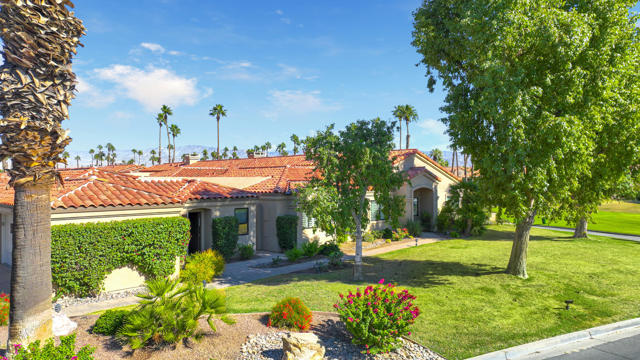 38488 Gazania Circle, Palm Desert CA: https://media.crmls.org/mediaz/49a26207-db04-4721-9995-4e61f69b6b4a.jpg