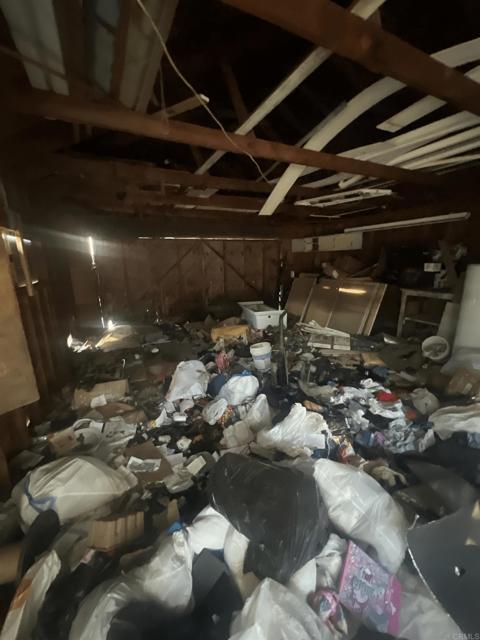 https://media.crmls.org/mediaz/49a26265-f349-4fe5-ae56-020edc0d52fe.jpg