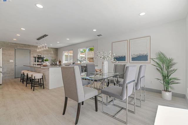 5324 Selma Ave, Fremont CA: https://media.crmls.org/mediaz/49a27add-7142-41ab-a3f7-99e9ae6a56fe.jpg