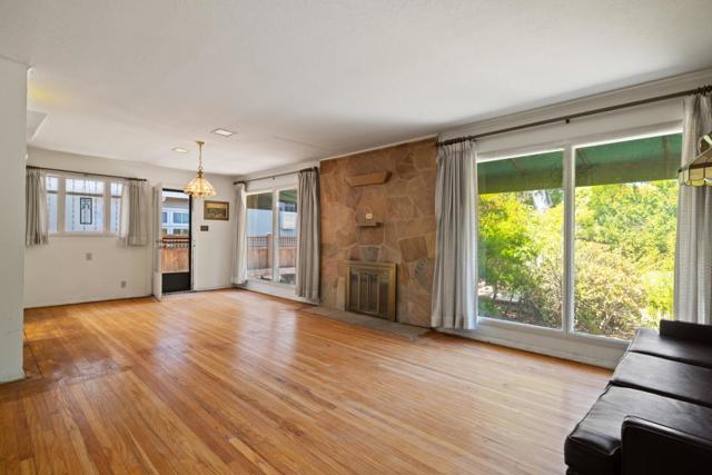153 Occidental Avenue, Burlingame CA: https://media.crmls.org/mediaz/49a2831c-3735-4957-984b-2e5c05910339.jpg