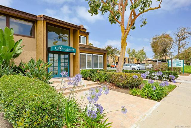 3454 Castle Glen Dr., San Diego CA: https://media.crmls.org/mediaz/49a28b3b-1a9a-47fb-abb0-9f91e4cfee0b.jpg
