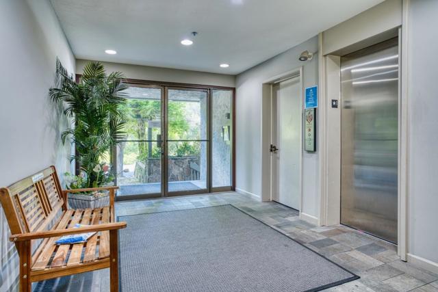 320 Palo Alto Avenue, Palo Alto CA: https://media.crmls.org/mediaz/49a38668-a5f2-419e-94be-059c3631ba24.jpg