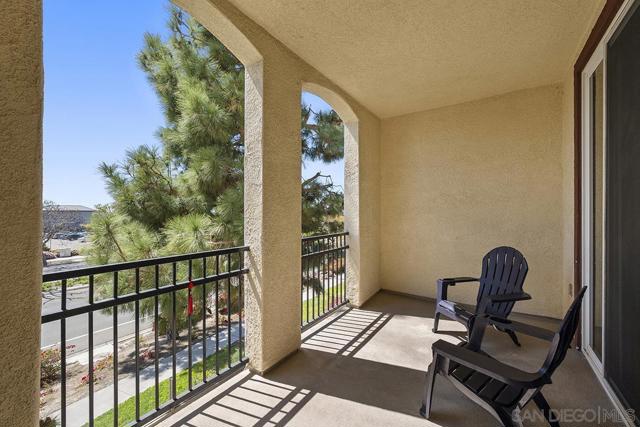 1338 Caminito Fabrizio, Chula Vista CA: https://media.crmls.org/mediaz/49a39807-4edd-4dca-b616-58ccbb278cab.jpg