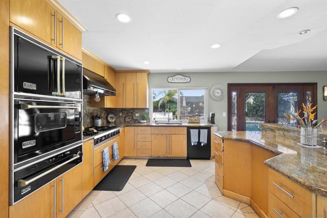 1510 2 Orangeview Dr,  CA: https://media.crmls.org/mediaz/49a3d37f-7da7-421b-a26b-839e5749749b.jpg