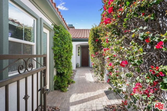 56645 Mountain, La Quinta CA: https://media.crmls.org/mediaz/49a3ed01-dd85-4bdc-a2d6-568c310b8de4.jpg