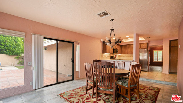 1592 S Compadre Road, Palm Springs CA: https://media.crmls.org/mediaz/49a3fd4a-ce38-4ab1-a6bf-35c98d9cccb4.jpg