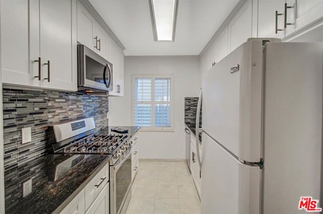 103 N Hayworth Avenue, Los Angeles CA: https://media.crmls.org/mediaz/49a43da4-40b6-42d6-b06c-6541a978176a.jpg