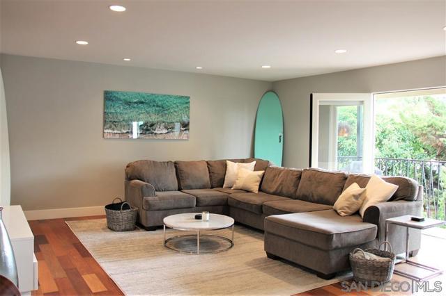 309 Prospect, La Jolla CA: https://media.crmls.org/mediaz/49a4e4d4-3b7a-4769-8b15-32e355f95ff6.jpg