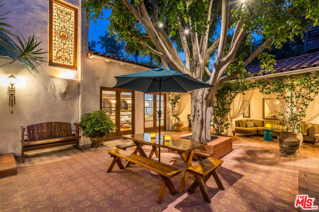 7825 Hillside Avenue, Los Angeles CA: https://media.crmls.org/mediaz/49a579d9-2127-43c7-8005-36b91a314204.jpg