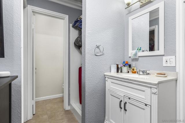 2414 1/2 Grove Ave, San Diego CA: https://media.crmls.org/mediaz/49a5a441-14ac-4aaa-9b7c-5a205007e880.jpg