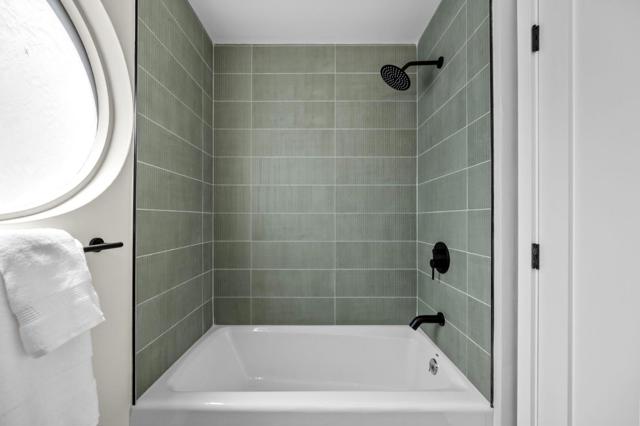 3554 Oak Knoll Drive, Redwood City CA: https://media.crmls.org/mediaz/49a6261e-570a-43ac-9990-39bd5fc5ade7.jpg