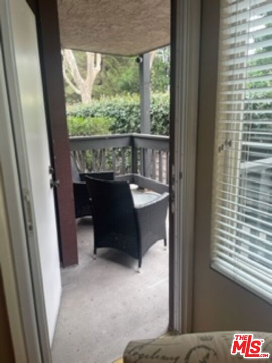 4845 Maytime Lane, Culver City CA: https://media.crmls.org/mediaz/49a6c57c-e6a6-4693-89c1-51c4539e3885.jpg