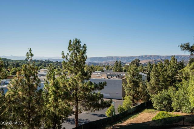 252 Capri Drive, Simi Valley CA: https://media.crmls.org/mediaz/49a72508-934f-45d9-a487-9e5c16cae82d.jpg
