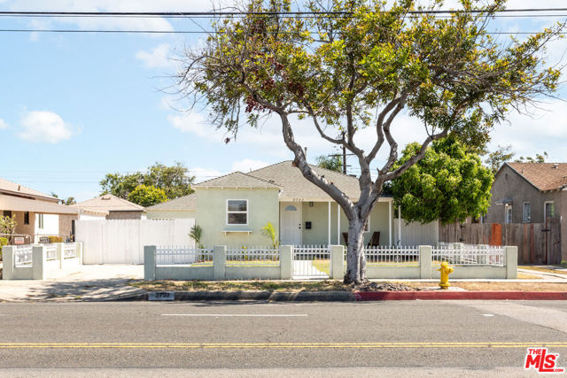 2722 Marine Avenue, Gardena CA: https://media.crmls.org/mediaz/49a74614-de59-406e-a461-f4b6f4804874.jpg