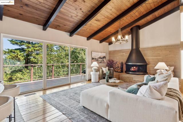 2560 Carisbrook Dr, Oakland CA: https://media.crmls.org/mediaz/49a87b82-cb6b-4655-bf02-0fe5f6724d4d.jpg