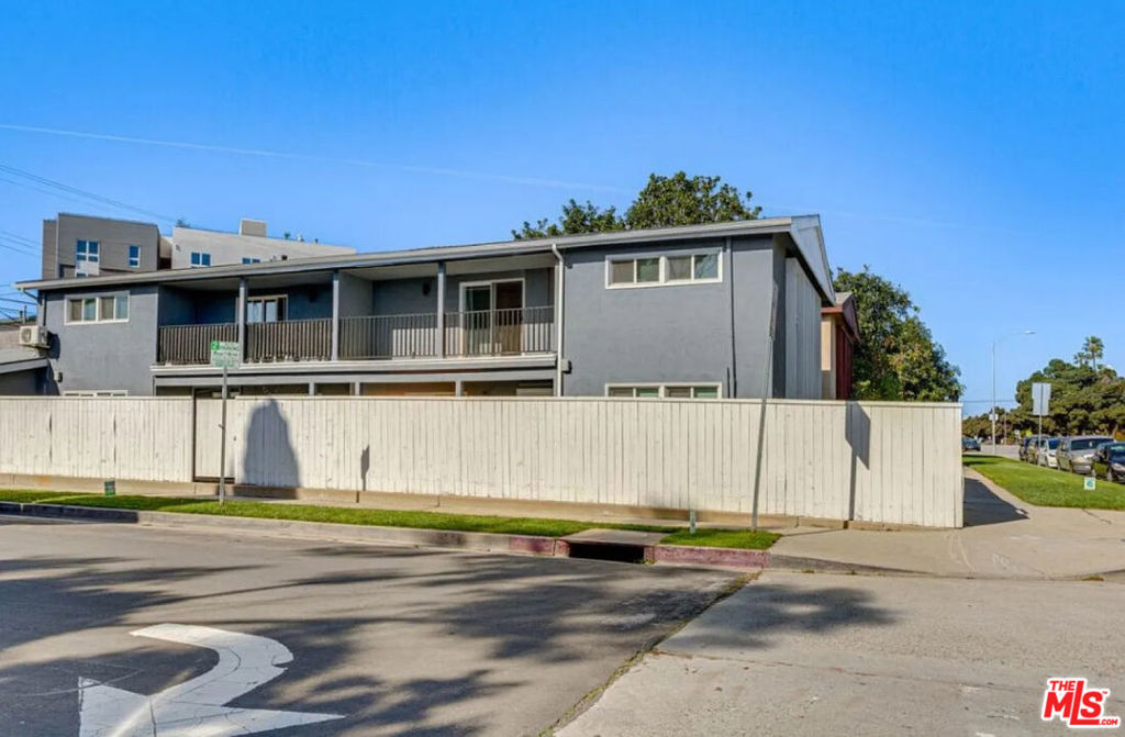 1/2 Gateway Boulevard