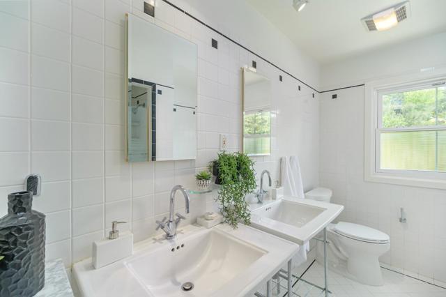 225 N Almenar Drive,  CA: https://media.crmls.org/mediaz/49a95ad1-4bbd-4d3c-9e72-da24b057c1d8.jpg