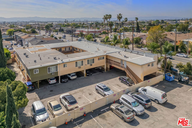 7442 Vineland Avenue, Sun Valley CA: https://media.crmls.org/mediaz/49a95ccd-720b-45c6-b3cb-51280701f7ae.jpg