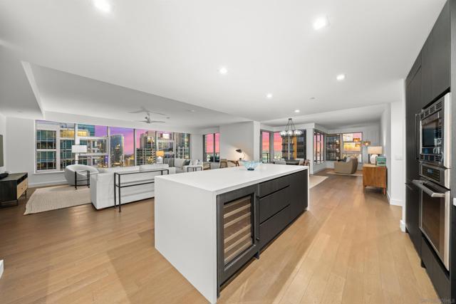 1388 Kettner Blvd, San Diego CA: https://media.crmls.org/mediaz/49a9708f-a6dd-479e-9b4d-baf3408577b9.jpg