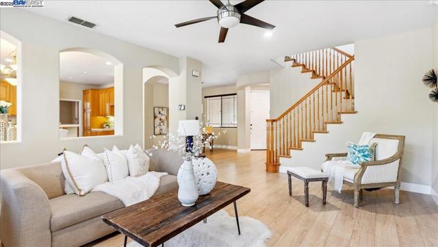 2133 Demetrius Way, Roseville CA: https://media.crmls.org/mediaz/49a99e2e-03fb-4d2c-a1a6-dcb62b3cfc3a.jpg