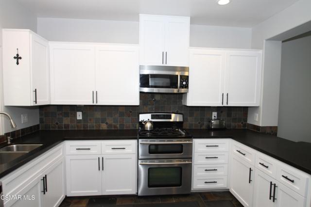 1025 Sunset Oak Circle, Newbury Park CA: https://media.crmls.org/mediaz/49a9f513-1b2c-4d8b-a5a2-a4c69a9acf57.jpg
