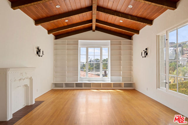6856 Los Altos Place, Los Angeles CA: https://media.crmls.org/mediaz/49aa2207-2f97-4cb7-8b12-814be00809d2.jpg