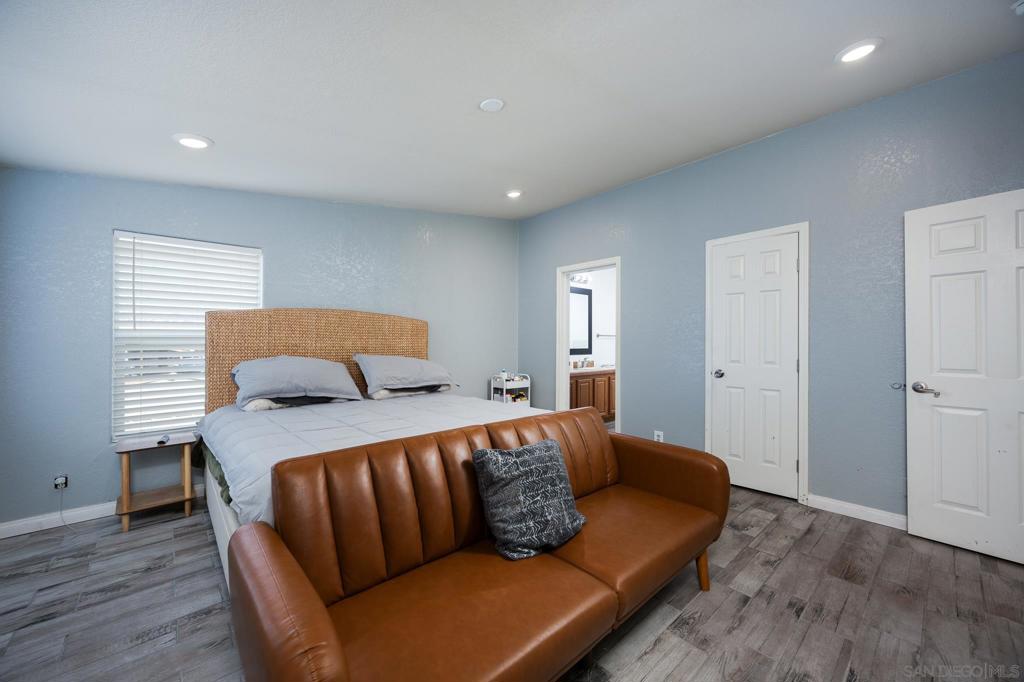 MLS #250038022SD image #15