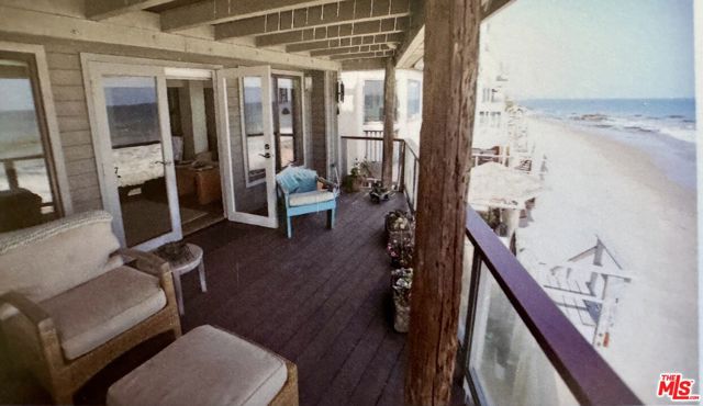 20832 Pacific Coast Highway, Malibu CA: https://media.crmls.org/mediaz/49aaac5b-0353-4246-b483-214932c0d5b8.jpg